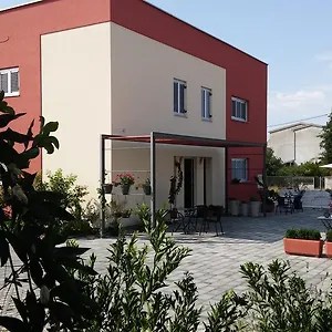 https://apartments-a-mol.hotelinzadar.com