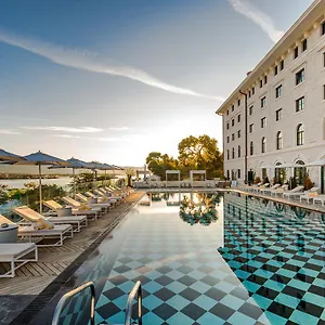 https://brown-beach-house-design-hotel.splithotels.org